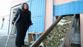 Depremde ailesini ayağını kaybetti: Şimdi babasından kalan fabrikanın başına geçti