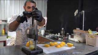 Depremde dükkanı ağır hasar alan esnaf, yeni açtığı iş yeri ile hayata yeniden tutundu