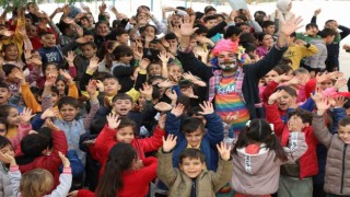 Depremden etkilenen çocukların yüzü gülüyor