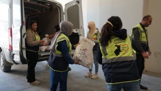 Depremzede Vatandaşlara Mandalina Dağıtıldı