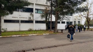 Dicle Üniversitesinde 1993te meydana gelen bombalı saldırıların izini vücudunda taşıyor