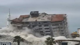 Hatay'da 10 katlı binanın dinamitle patlatılma anı :