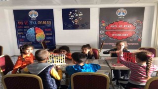 Dinarda akıl zeka oyunları eğitimi devam ediyor