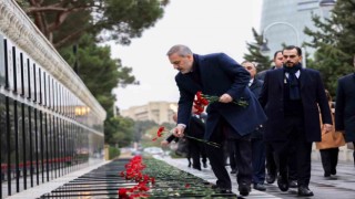 Dışişleri Bakanı Fidan, Haydar Aliyevin mezarını ziyaret etti