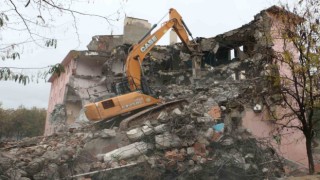 Diyarbakırda asılsız ihbarla gündeme gelen binanın yıkımına başlandı
