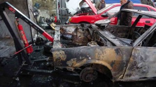 Diyarbakırda bakım için sanayiye götürülen araç hurdaya döndü