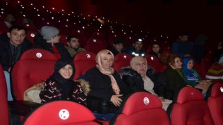 Diyarbakırda engelli vatandaşlara sinema keyfi
