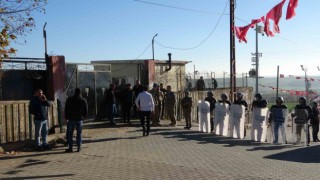 Diyarbakırda öğrencilerin kavgasına veliler de dahil oldu, polis ve jandarma müdahale etti