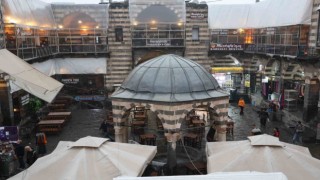 Diyarbakırda vakıf kiracıları yüzde 300 ile 700 arasındaki zammı protesto etti
