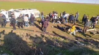 Diyarbakırda yolcu minibüsü şarampole devrildi: 4ü ağır 16 yaralı