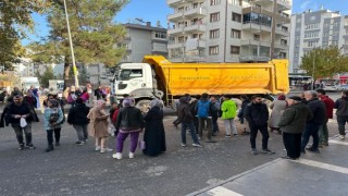Diyarbakırda yolun karşısına geçmeye çalışan kadına kamyon çarptı