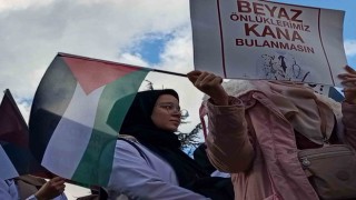 Doktorlar İsrail katliamını protesto etti