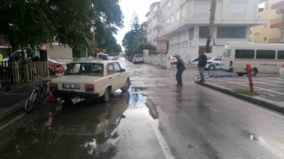 Dur levhasına uymayan sürücüler caddeyi çarpışan otomobillere çevirdi