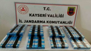 Durdurulan çekicide 400 paket kaçak sigara bulundu