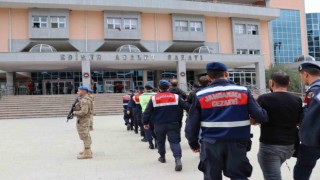Edirnede jandarma ekipleri 105 şüpheli şahsı kıskıvrak yakaladı