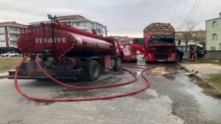 Edirnede park halindeki kamyon alev alev yandı