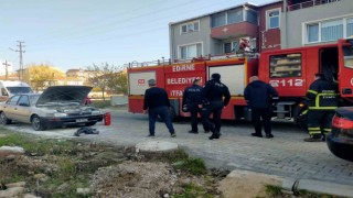 Edirnede park halindeki otomobil yandı