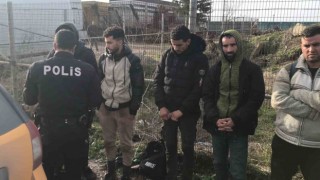 Edirnede ticari takside 6 kaçak göçmen yakalandı