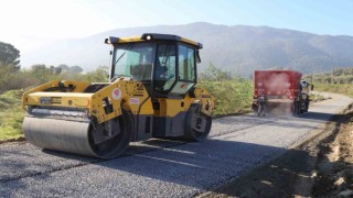Efeler Belediyesi yol asfaltlama çalışmalarını sürdürüyor