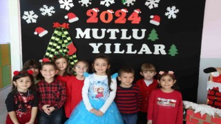 Efelerin miniklerinden erken yılbaşı kutlaması