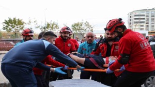 Elazığ Fethi Sekin Şehir Hastanesindeki deprem tatbikatı gerçeği aratmadı