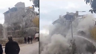 Elazığ'da ağır hasarlı bina tek dokunuşla yıkıldı