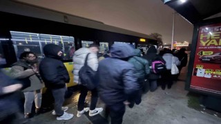 Eminönü-Alibeyköy tramvay hattında arıza: Vatandaşların mağduriyeti kameralara yansıdı