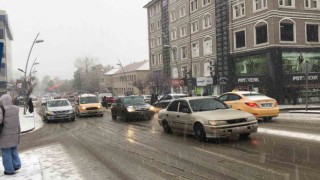 Erzurumda kar ve tipi etkili oluyor