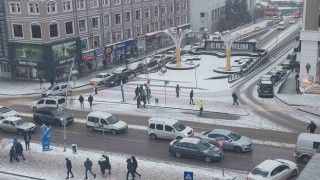 Erzurumda kar yağışı hayatı olumsuz etkiliyor