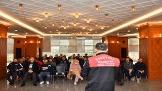 Esenyurt Belediyesinden mahalle afet gönüllülerine deprem bilinci eğitimi
