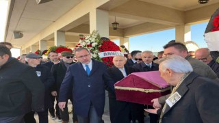 Eski TFF Başkanı Özdemirin kız kardeşi son yolculuğuna uğurlandı