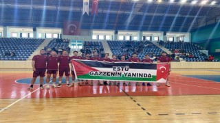 ESTÜden Filistine destek pankartı