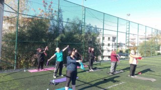 Ev hanımları güne sabah sporuyla başlıyor