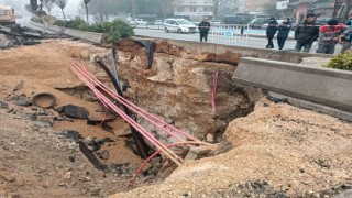 Gaziantepte sağanak yağış nedeniyle yol çöktü