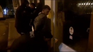 Gece bekçileri yabancı uyruklu uyuşturucu satıcısını suçüstü yakaladı