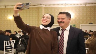 Gençler Başkan Deveciye projelerini anlattı