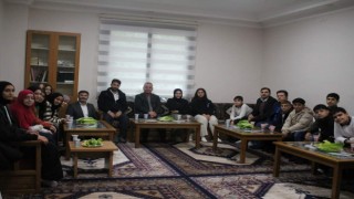 Gençler ve yaşlılar arasında gönül köprüleri kuruluyor