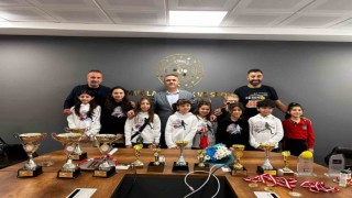Gençlik Spor Muğla Müdürü Tenis Şampiyonları ile bir araya geldi
