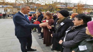 Gölcükte kadınların seçme ve seçilme hakkı kutlandı