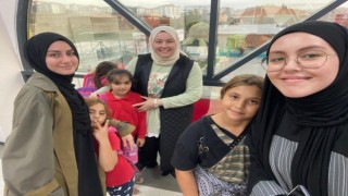 Gönüllü üniversite öğrencilerinden Roman çocuklara eğitim desteği