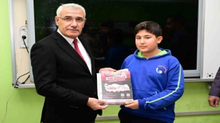 Güderden Öğrencilere LGS Eğitim seti hediyesi