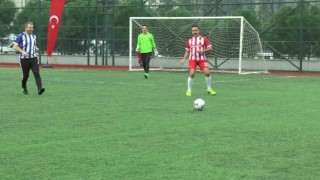 Hakim ve savcılar ile Pendik Ampute Futbol Takımı, Dünya Engelliler günü için sahada mücadele etti