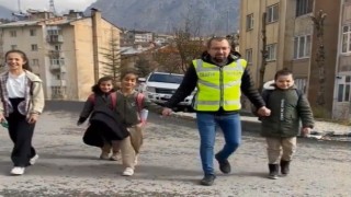 Hakkari polisinden okul tedbiri