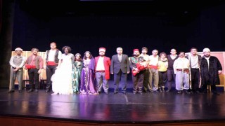 Hamdinin İşleri Orta Oyunu Efelerli tiyatroseverlerle buluştu