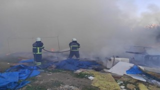 Hatayda 2 çadır yanarak kül oldu