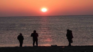 Hatay'da gökyüzü kızıla boyandı