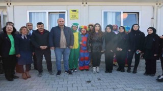 Liseli öğrencilerden depremzede miniklere yılbaşı hediyesi