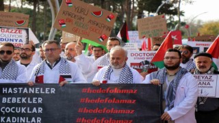 Hekimler gerçekleştirdikleri ‘sessiz yürüyüş ile İsraili kınadı