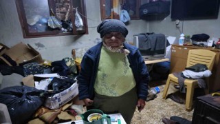 Hem maaşını alıyorlar hem de anne ve babalarına bakmıyorlar