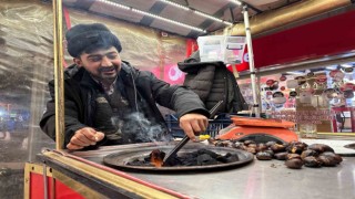 Herkes eğlenirken, onlar ekmek derdinde